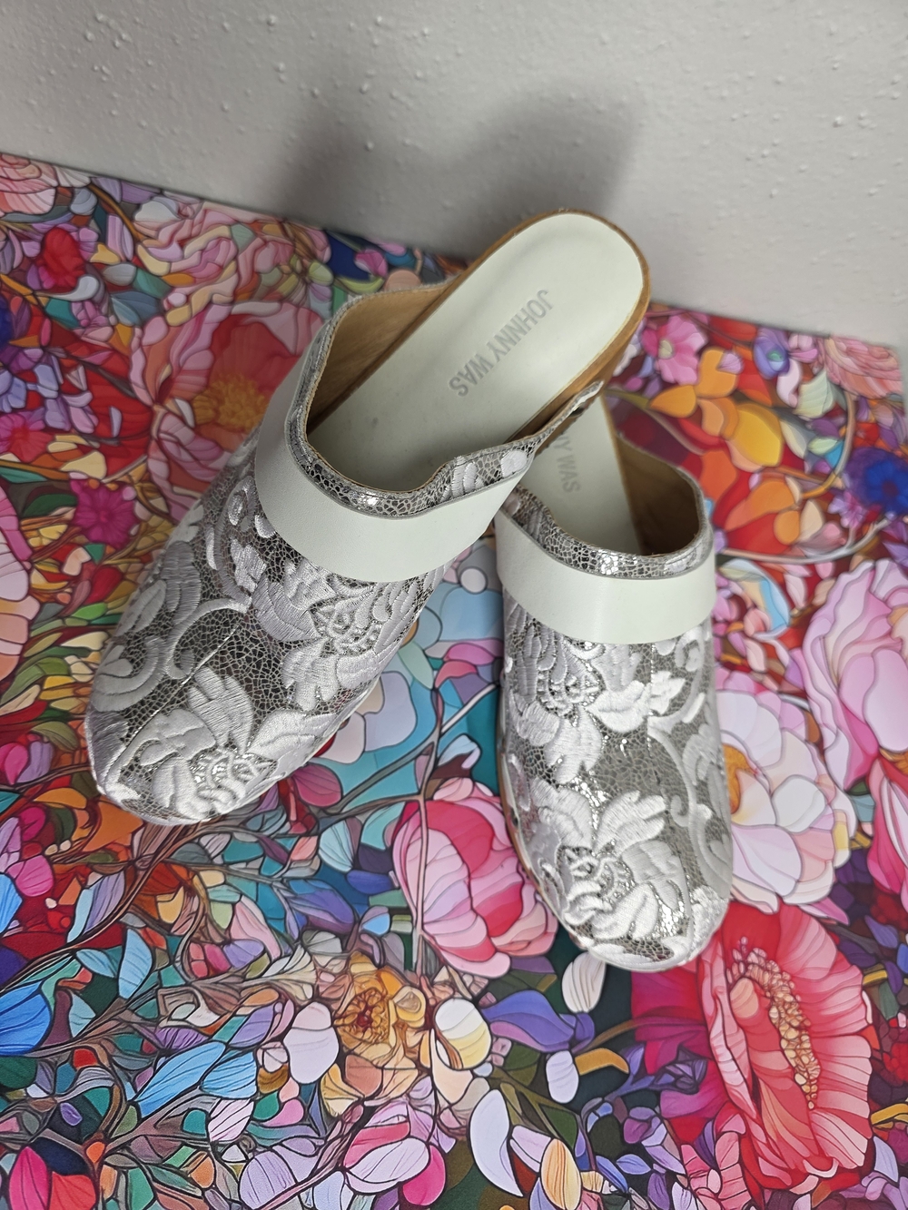 Johnny Was Women Silver Floral Embroidered Slip-On Mules Size 40